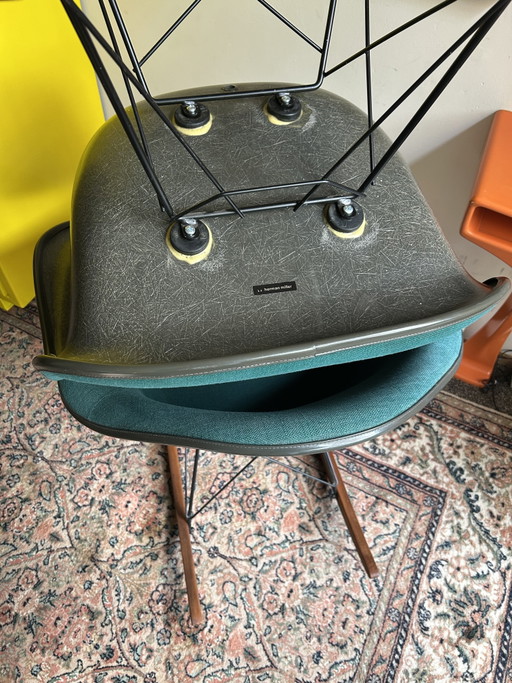 2x Eames Schommelstoel (Herman Miller) – schommelstoelen, Fiberglass, Metal (photo 2 of 2)