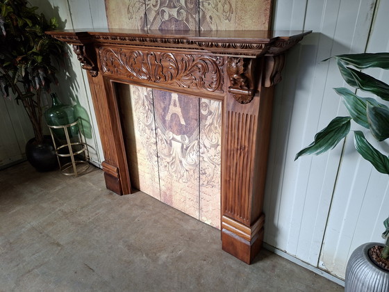Image 1 of Klassischer, geschnitzter Kaminrahmen, Maße: 158 x 32 cm, Höhe: 126 cm.

Innenmaße: 87,5 cm breit, Höhe: 94,5 cm.