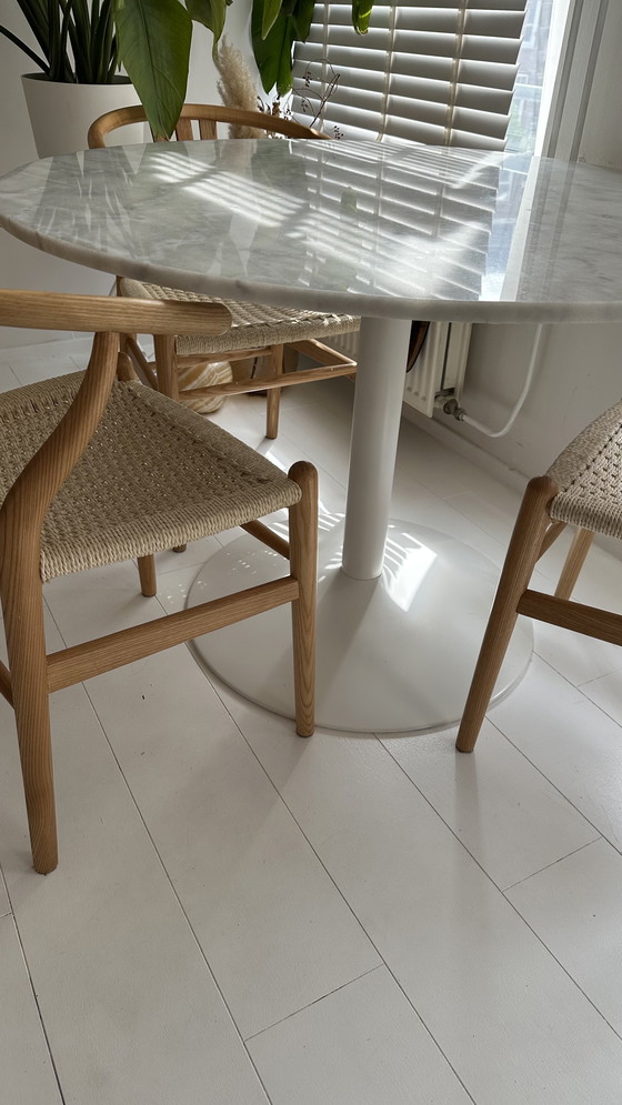 Image 1 of Ronde marmeren eettafel 110cm