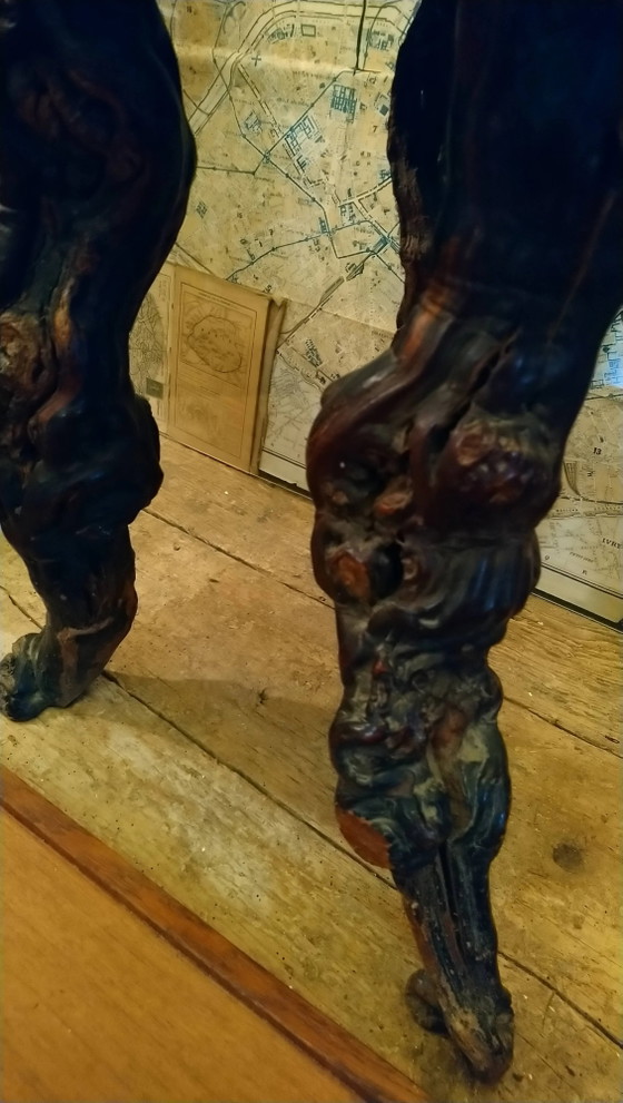 Sgabello brutalista a treppiede realizzato con ceppi di vite. – Sgabelli, Wood (photo 4 of 17)