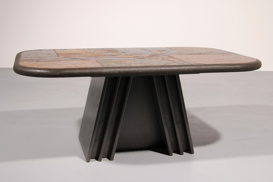 Image 1 of Table basse brutaliste en pierre dans le style de Paul Kingma - Détails en laiton et pierre naturelle