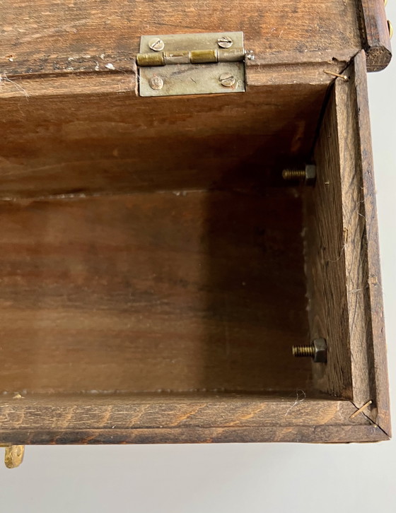 Image 1 of Handgemaakte houten doos met messing beslag – decoratief vintage stuk