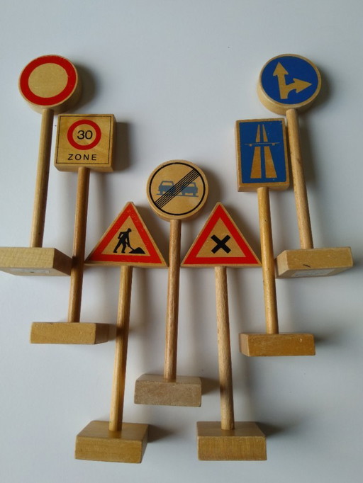 7 panneaux de signalisation miniatures en bois de hêtre vintage