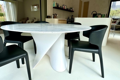 6x chaises en cuir Cassina avec table Carrera MDF Italia