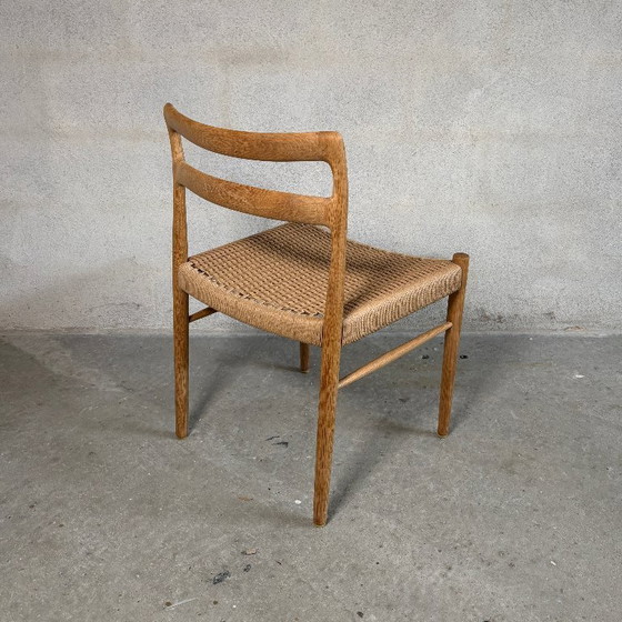 Image 1 of (12x) eikenhouten eetkamerstoelen van Søren Willadsen – Gerestaureerd deens vintage design