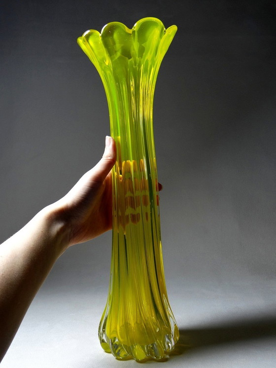 Image 1 of Grand Vase Bourgeon Verre De Murano Jaune Vintage Années 60