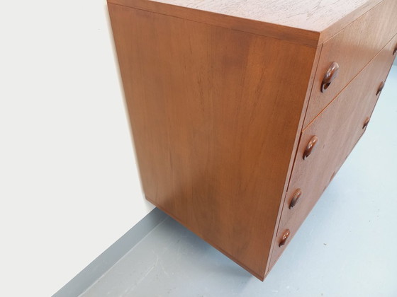 Image 1 of Vintage Scandinavische ladekast in teakhout en zwart metaal uit de jaren 60