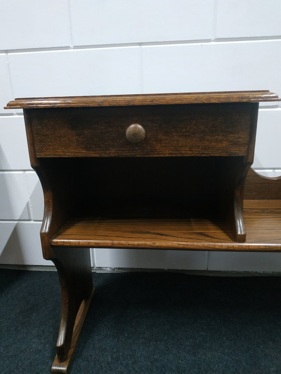 Image 1 of Ancien banc téléphonique en bois Table à plantes avec tiroir