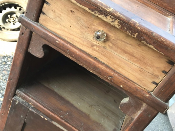 Antiker rustikaler Nachttisch aus Kiefernholz – Nachttische, Rustic (photo 11 of 11)