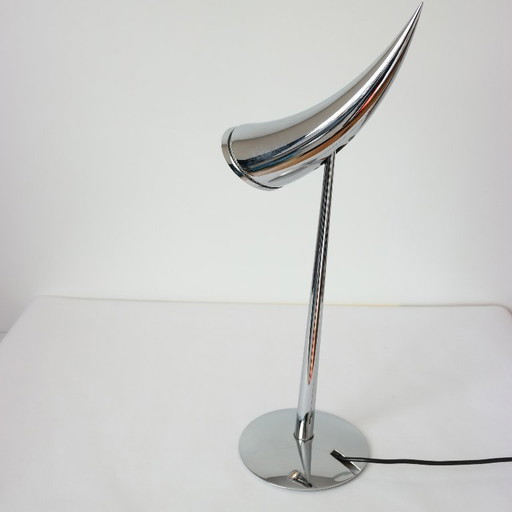 Philippe Starck, lampada 'ARA', metallo cromato lucido (FLOS, Italia).