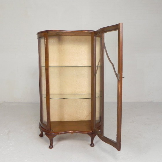 Image 1 of Engelse Art Deco vitrinekast op sierlijke poten, jaren 30
