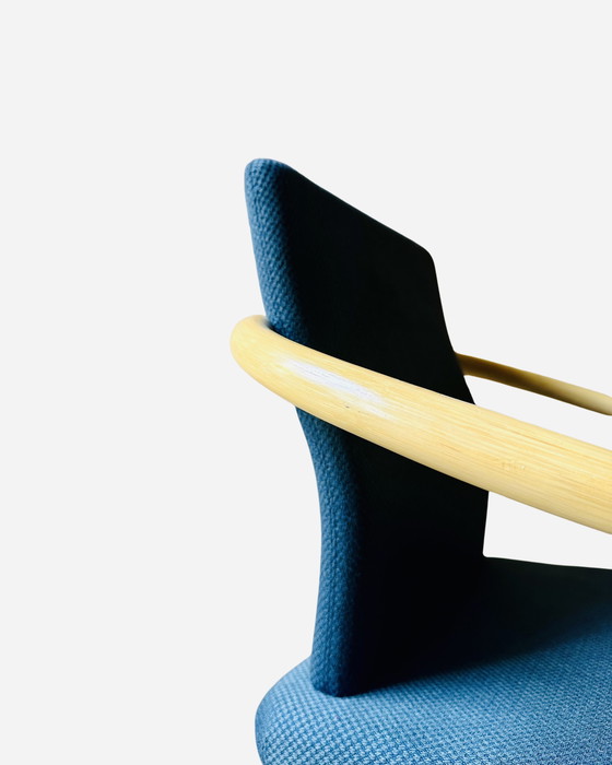 Image 1 of 4x Silla Mandarin de Ettore Sottsass para Knoll, 1986 - Tela azul, reposabrazos con aspecto de bambú