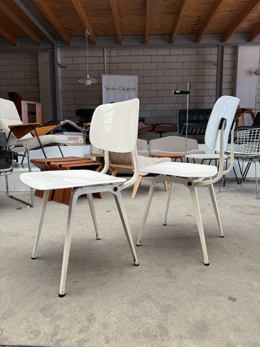 Chaise Ahrend Revolt blanc brillant (stock : plusieurs)