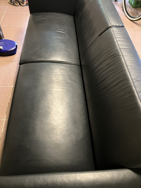 Artifort Mare black leather 2.5-seater sofa – Metal (photo 3 of 5)