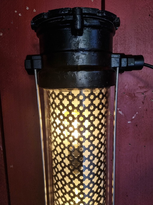Explosion-proof neon