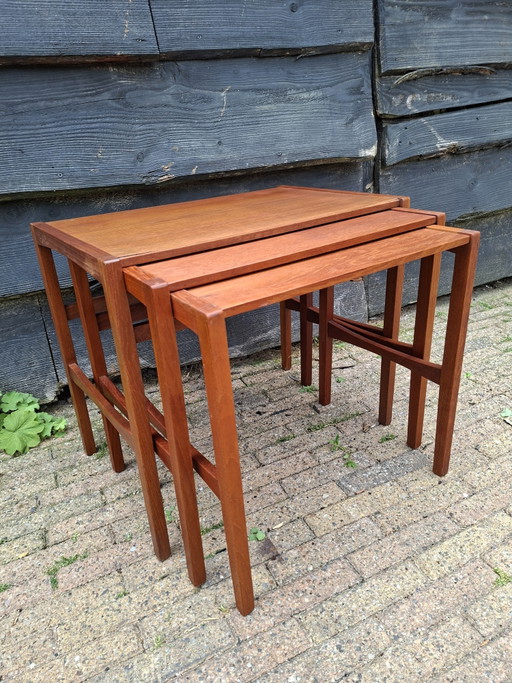 Nestingtables – bijzettafels, Wood