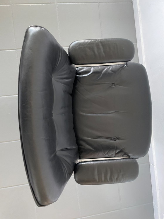 Image 1 of Poltrona modello P126, disegnata da Osvaldo Borsani per la prestigiosa azienda italiana Tecno S.p.A. nel 1966.