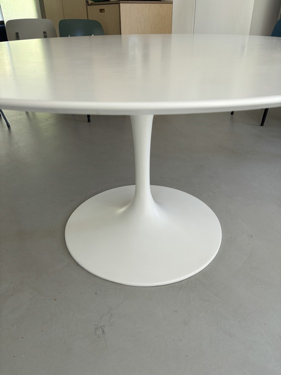 Image 1 of Round Tulip table 138cm 6–8 persons from Italy