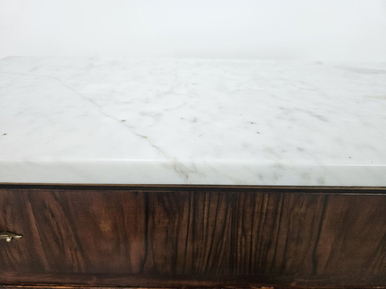 Image 1 of Mahagoni-Maser-Frisierkommode mit weißer Marmorplatte