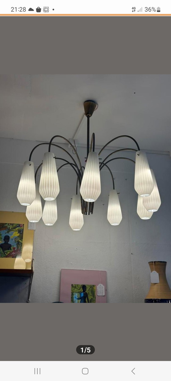 Image 1 of Bellissimo lampadario a sospensione in vetro opalino vintage