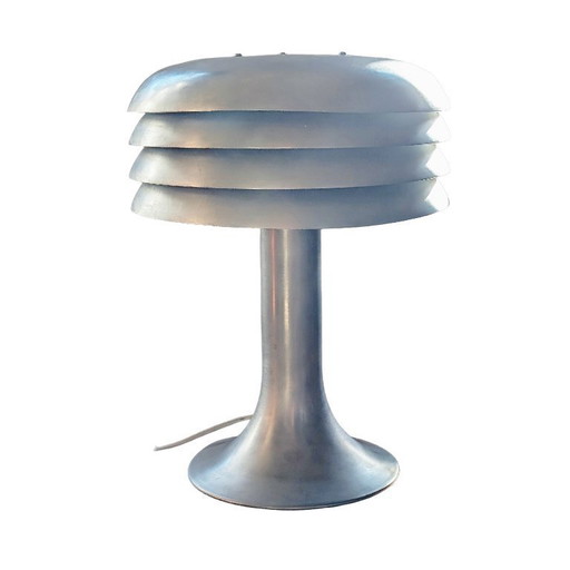 Lámpara de mesa icónica "BN26" de aluminio cepillado de Hans-Agne Jakobsson (Suecia, década de 1960)