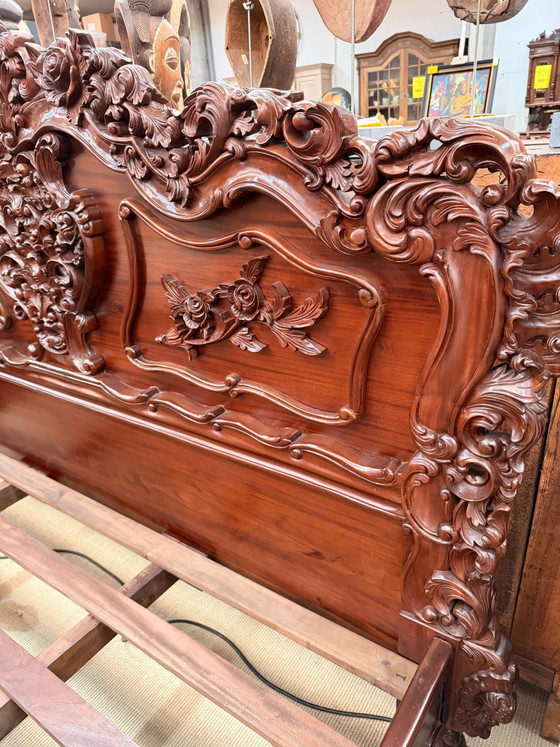 Lit King Size Néo-Baroque richement sculpté avec tables de chevet assorties – Meubles, Wood (photo 8 of 10)