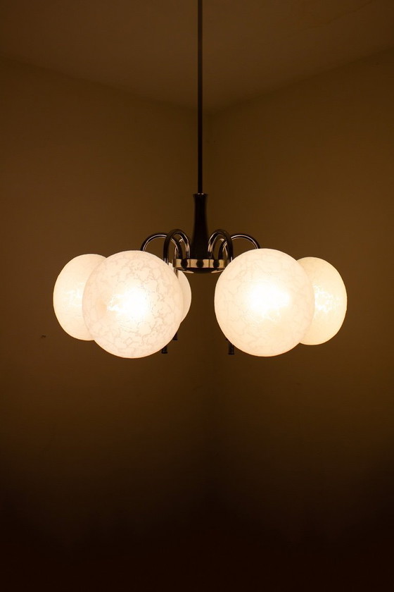 Image 1 of 6-kugeliger Richard Essig x Hustadt Bauhaus-Kronleuchter