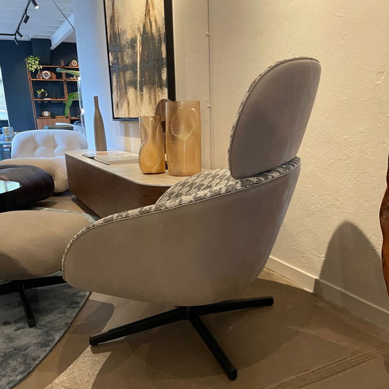 Image 1 of Sillón Minotti Russell con otomana