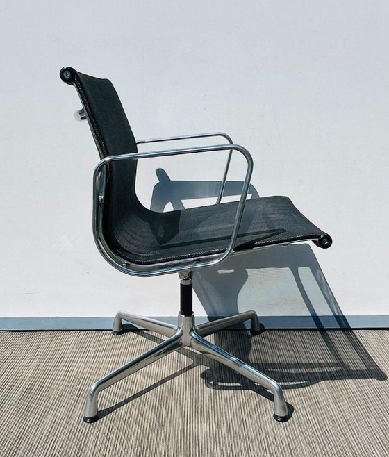 Image 1 of Paar van Vitra Eames Vintage Alu Group armstoelen