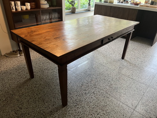 Landelijke houten tafel