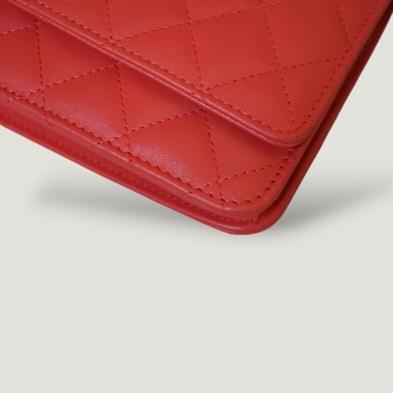 Image 1 of PORTEFEUILLE CHANEL À CHAÎNE TENDANCE
