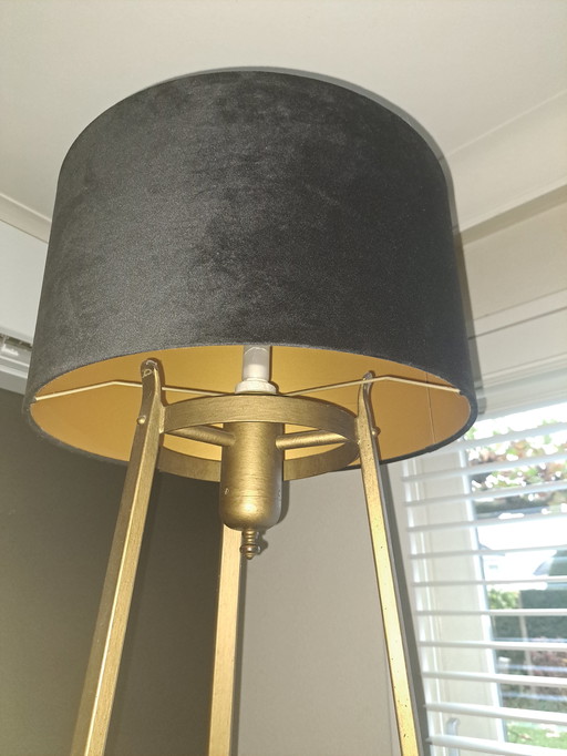 Staande dimbare vloerlamp met velours zwart-gouden kap