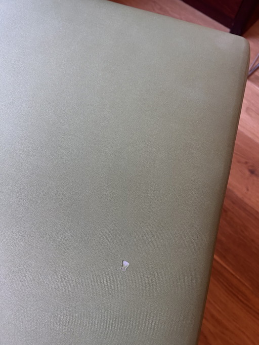 Banco de pie italiano de estilo industrial verde y cromado