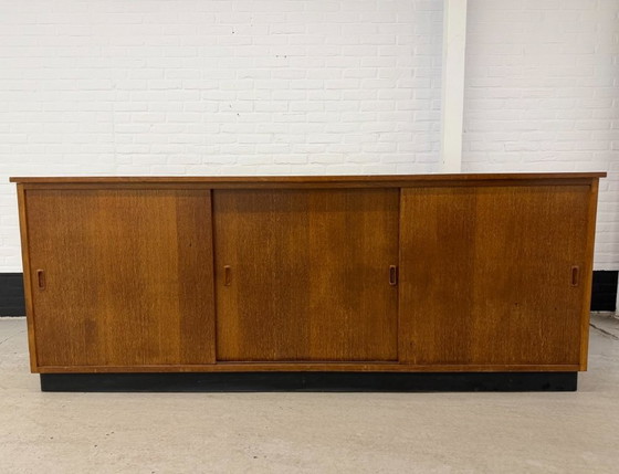 Armadio scolastico vintage in teak con ante scorrevoli – Credenze, Wood (photo 5 of 22)