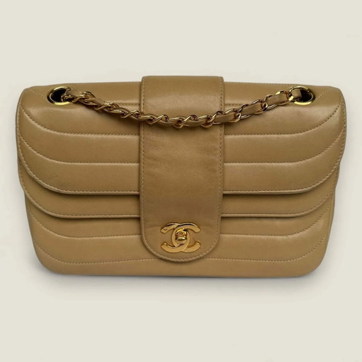 Chanel bolso de solapa mediano vintage acolchado de piel de cordero con pespunte horizontal