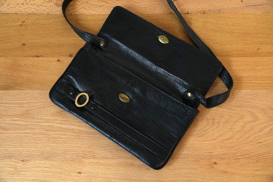 Image 1 of Borsa a tracolla vintage in pelle nera anni '70/'80 – Stile retrò chic senza tempo