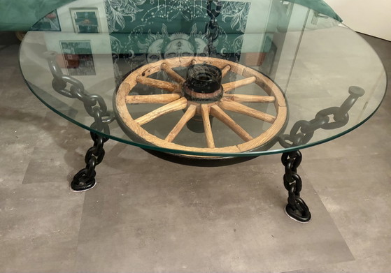 Image 1 of Table basse design en bois massif, motif roue de chariot

Table basse design
