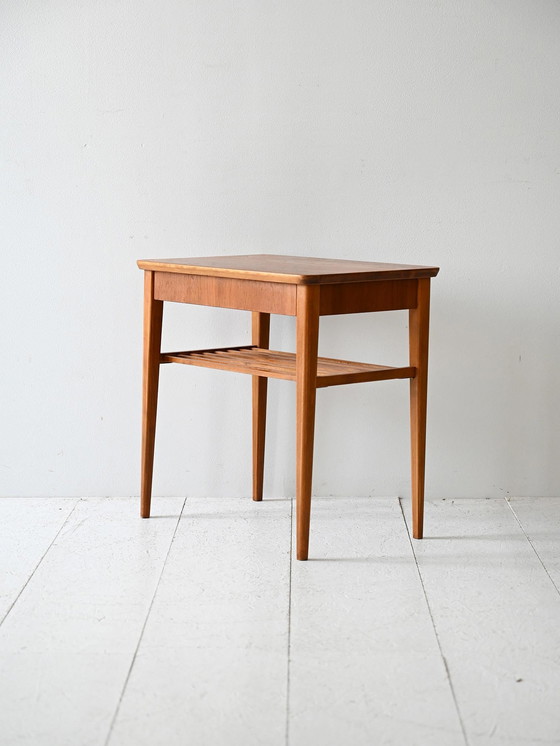 Image 1 of Comodino scandinavo vintage in teak con ripiano a doghe