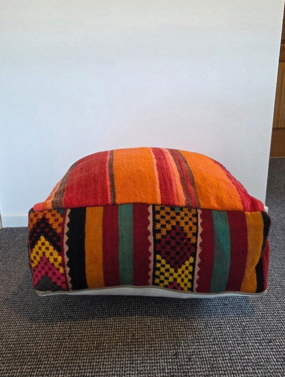 Image 1 of Set di pouf berberi vintage, cuscino da pavimento Kilim con cuscino decorativo