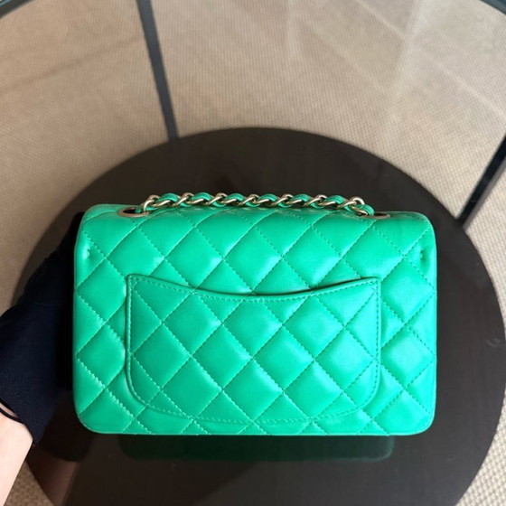 Image 1 of Chanel Classic Flap Mini - 20 cm gewatteerd lamsleer, groen, goudkleurige hardware, serie 18