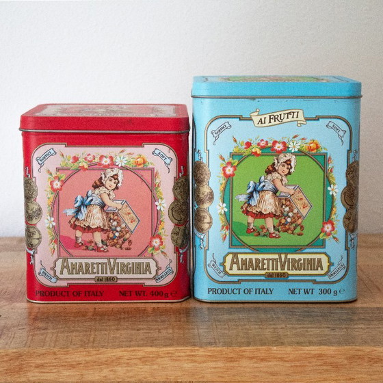 Vintage 90s Amaretti Virginia Italian cookie tins in red and aqua blue – Decorative Objects, Metal (photo 2 of 10)