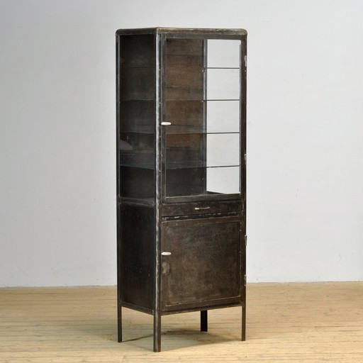 Armadietto dei medicinali in ferro lucidato, anni '50