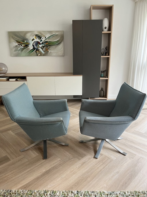 2 Design in Stock Djenne Swivel Armchairs (Cleaning Needed) – Design on Stock, draaistoelen, polished steel (photo 2 of 6)
