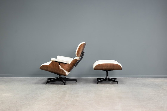 Image 1 of Sillón Eames + otomana