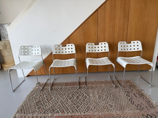 4 Vintage Weiße Omstak Stühle Von Rodney Kinsman – Bieffeplast, eetkamerstoelen, Metal, Chrome