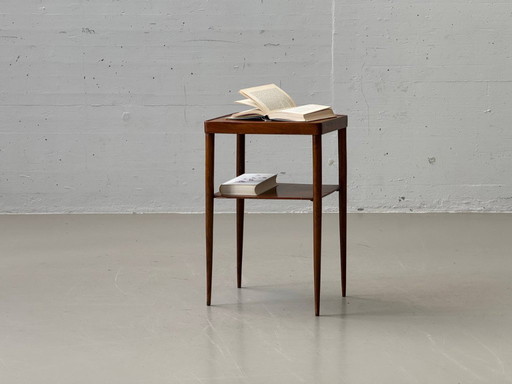 Mid-Century Beistelltisch mit Ablage aus Teakholz, 1960er Jahre