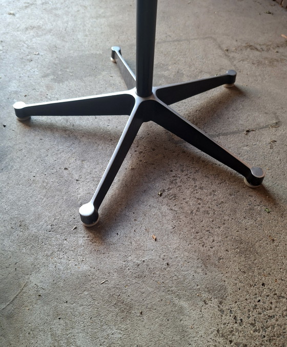 Eames Tisch 650 – Herman Miller, Tische, Plastic, Aluminium (photo 8 of 13)