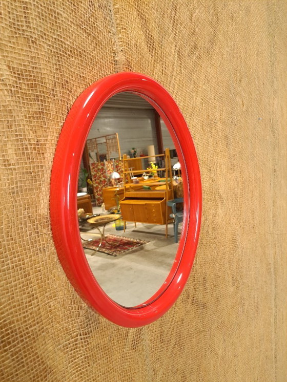 Image 1 of Ovale rode kunststof spiegel uit Denemarken