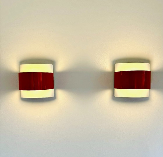 Curved Wall Lamps in Red and White by Peter Celsing for Falkenbergs Belysning, Sweden, 1960s – Wall lights (photo 3 of 8)