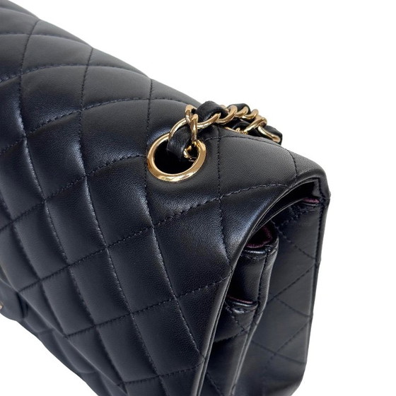 Chanel Classic Flap Medium – Crossbody bags, Lambskin (photo 6 of 17)